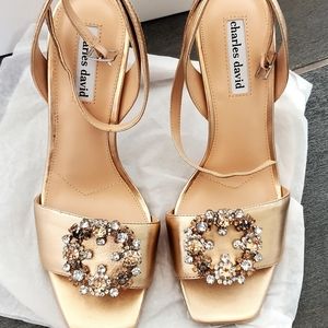 Charles David brooch sandal in metallic rose